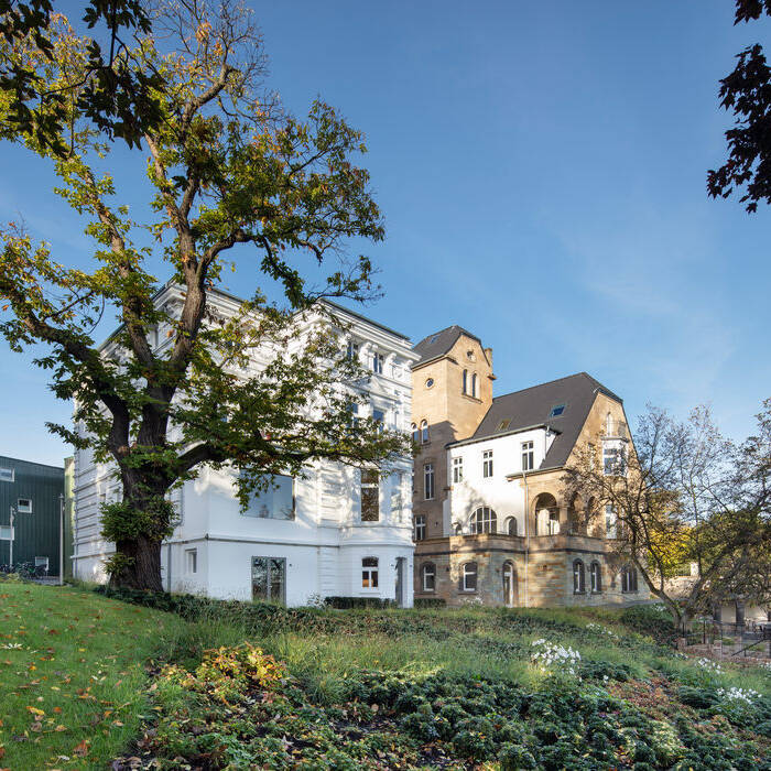 002_jk271022_700pixel