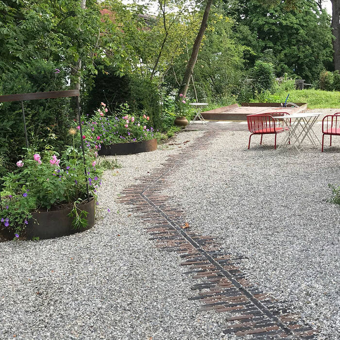 004_15_700pixelOsPz5jp4swBGC