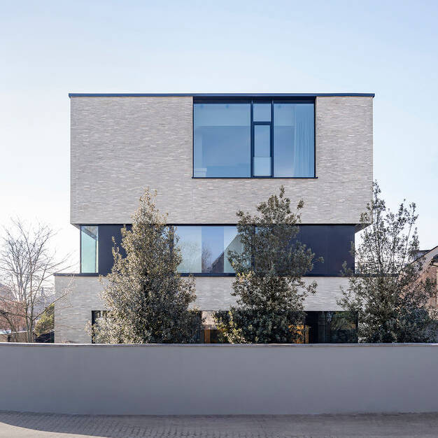 005_7R25570-NEW_700pixel