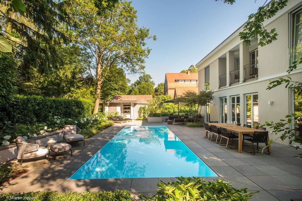 005-garten-pool-poolhaus-naturstein-spa-infinitypool-gartendesign-hochbeet-gartengestaltung-gartenbau-2-_19_700pixel