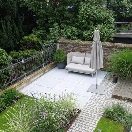 011-besgen_15_700pixelB93VETIJqXwsW