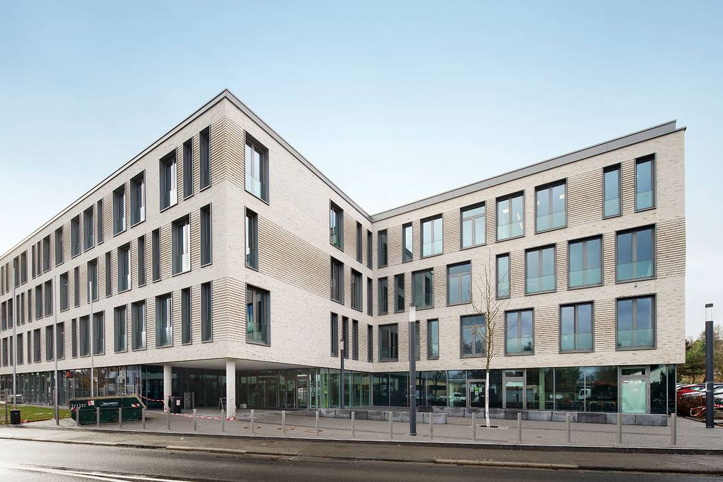 01_Aussenansicht-Eingang_u-a_19_700pixel