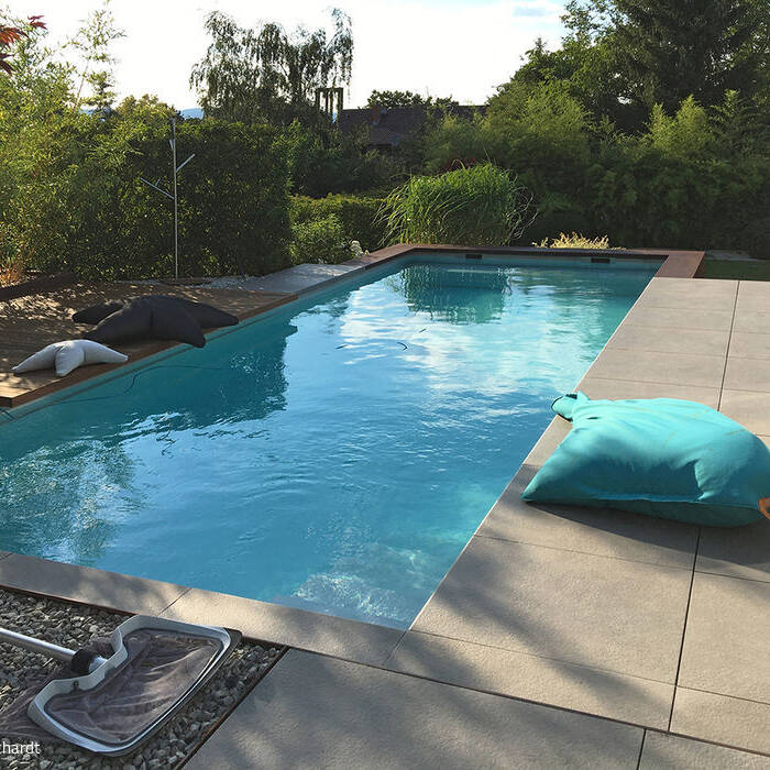 01_Pool_300dpi_10_700pixel