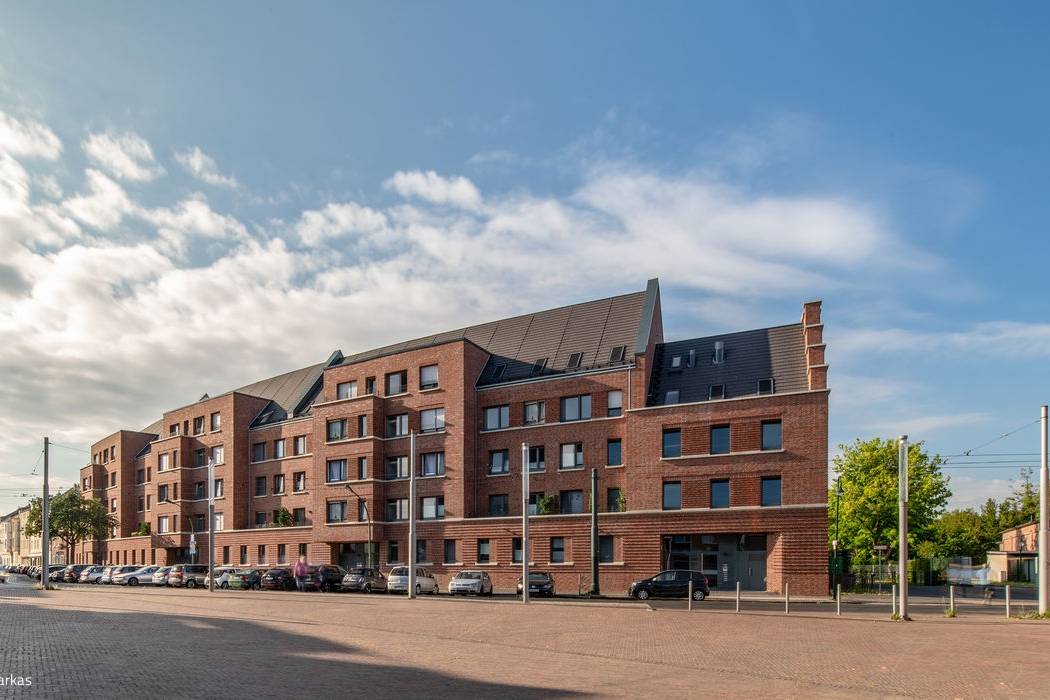 01_-c-LisaFarkas-8669_20_700pixel