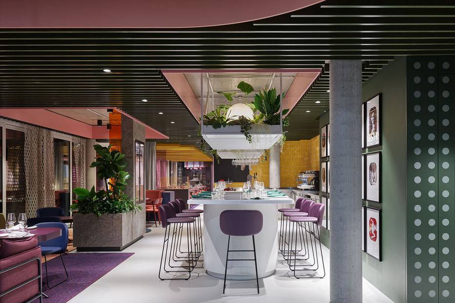 01_p1403_Object-Carpet-Restaurant-La-Visione_Braun_646-01_15_700pixel