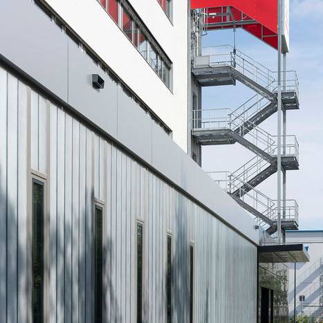 02_10_700pixelHLWUR6bJn3GUF