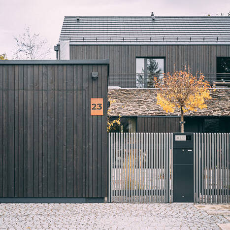 02_15_700pixelHxBj685ugt2zz