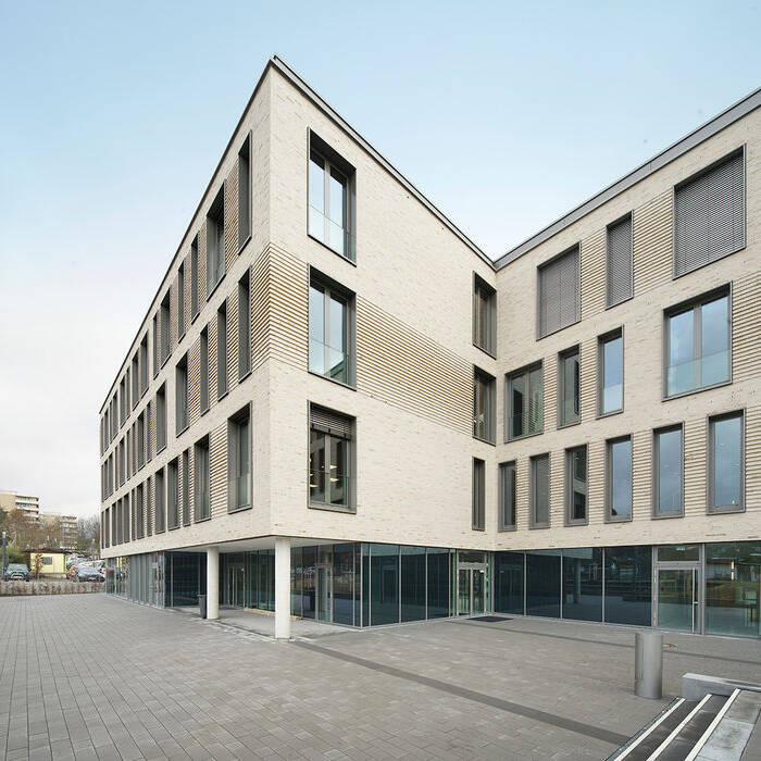 02_Aussenansicht-Schulhof_10_700pixel