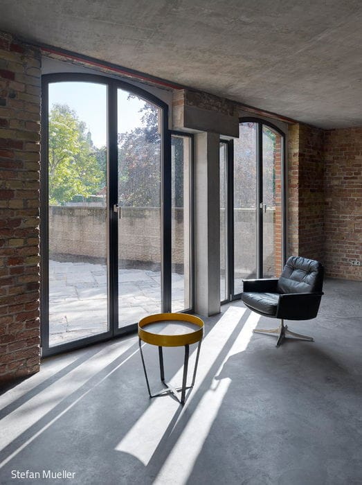 02_KR_Wollank_004_A4_300DPI-Wohnraum_Blick_auf_die_Terrasse_700pixel