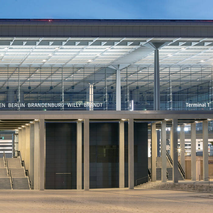 03a_WE-EF_FLC141_BERLIN_BER_825_4C_15_700pixel