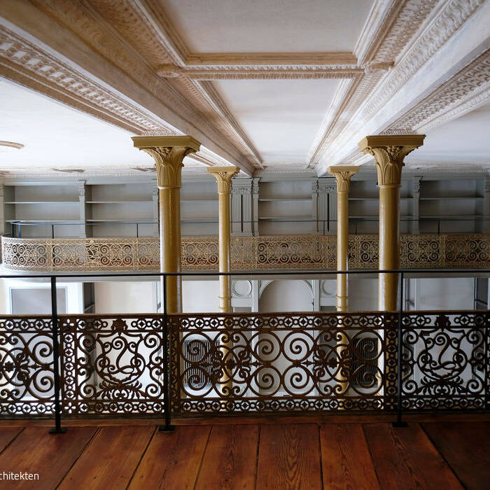 041_ZG_Blick-Saal_210916_DSF0928_15_700pixel