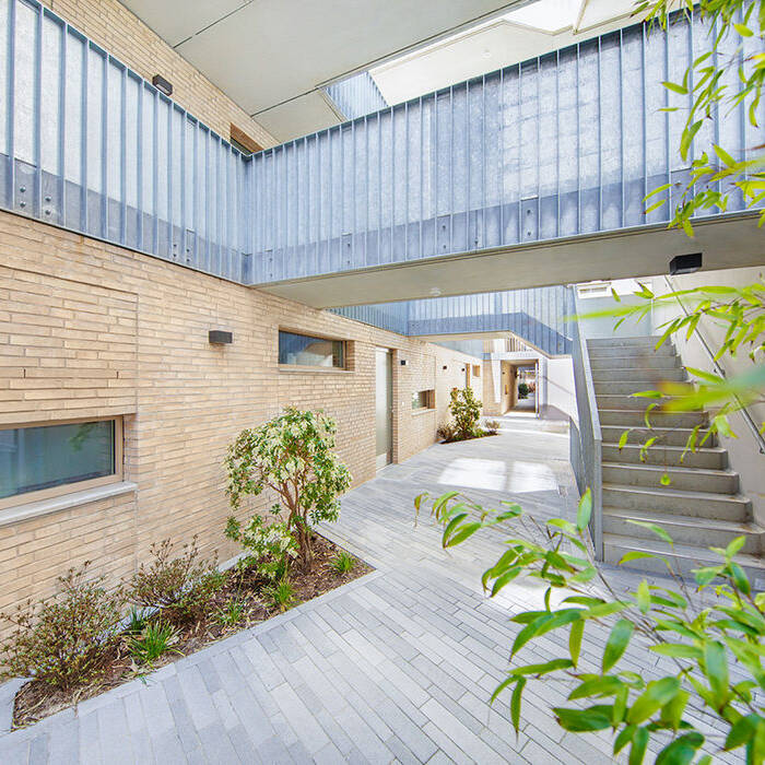 04_10_700pixelSiR9c5HTaZtn4