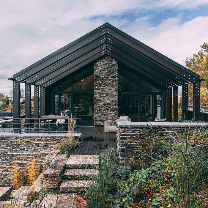 05_15_700pixelUADbt5XkIP84v