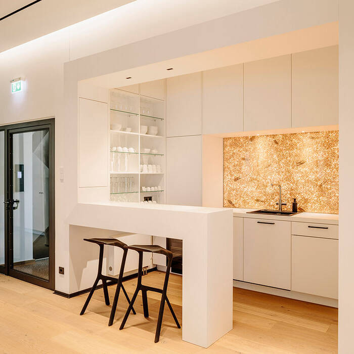 06_10_700pixelS0K79YPwaor4E