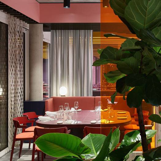 09_p1403_Object-Carpet-Restaurant-La-Visione_Braun_646-12_10_700pixel