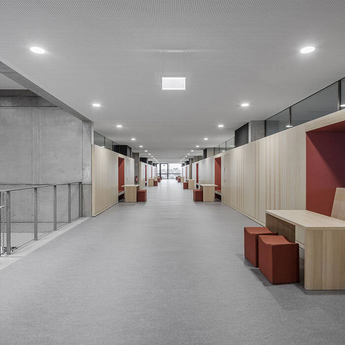 11_dzpa_Erweiterung_Faust_Gymnasium_Staufen_Kommunikations-und-Lernecken_Henrik-Schipper_10_700pixel