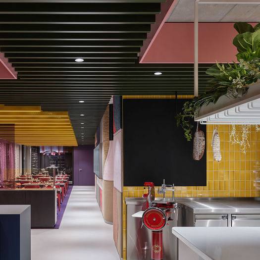 11_p1403_Object-Carpet-Restaurant-La-Visione_Braun_646-15-1_10_700pixel