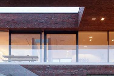 1265_modernes-Einfamilienhaus-Holz-Aluminium-Fenster-deckenhohe-Haustu-ren-Broecking-Fenster-3