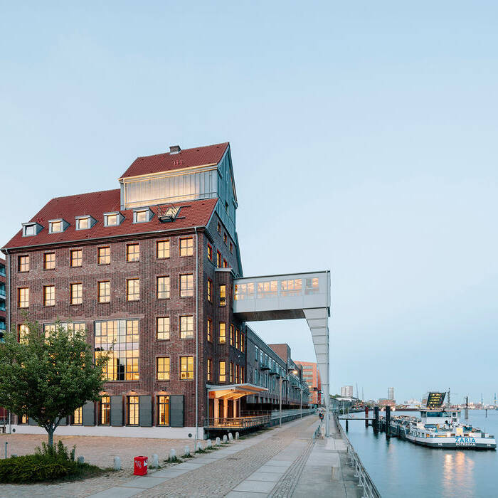 12_15_700pixel7zFPQKdDMAPWc