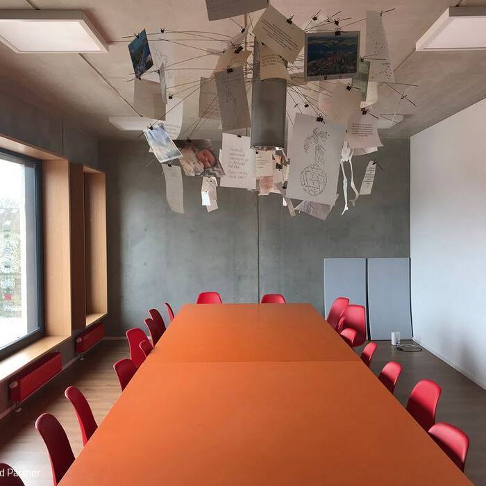 12_15_700pixelJ23aT3rx9Umqx