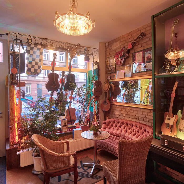 12_Cream_2019-_19_700pixel