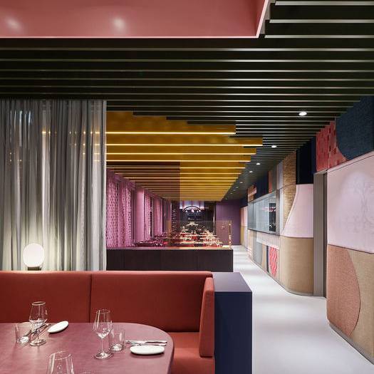 12_p1403_Object-Carpet-Restaurant-La-Visione_Braun_646-13_10_700pixel