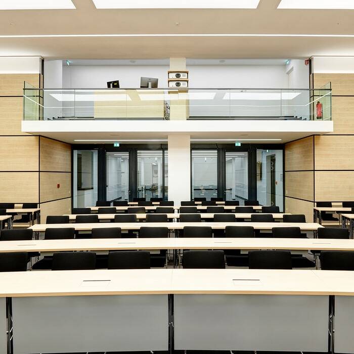 12a_20200210_Plenarsaal_hinten_mitte_0133_15_700pixel