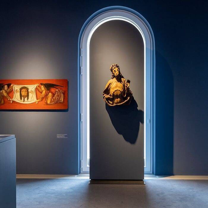 18_DIMU_Dashuber_Schausaml_4-17_10_700pixel