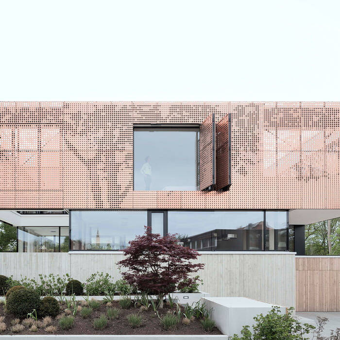 190425008B_19_700pixeljjyn9yoeTSWDU