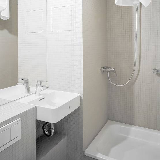 1910_studentenwerk_room_03_shower_10_700pixel