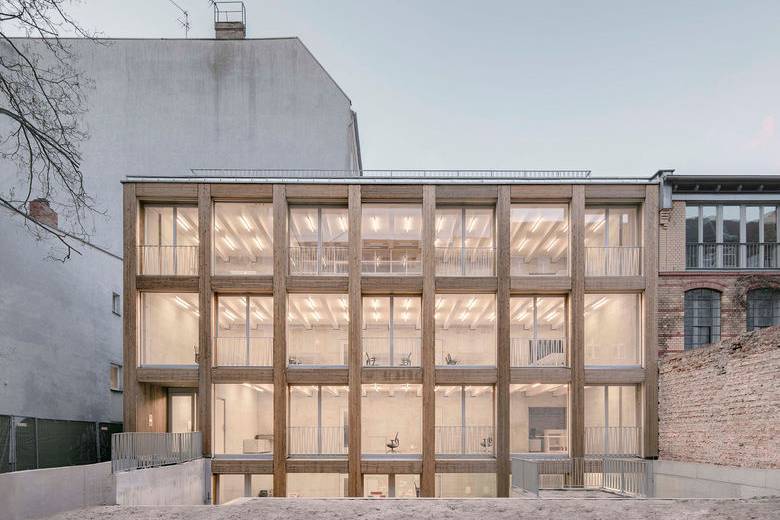 20-04-IMM-JWA_Simon-Menges_HiRes_33_15_700pixel