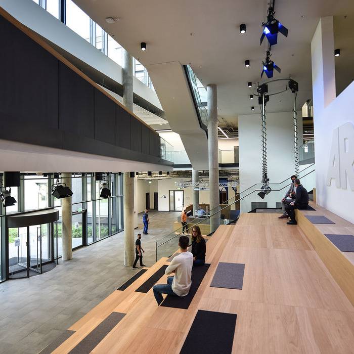 2020-arri-eroeffnet-neue-firmenzentrale-in-muenchen-arrial-innen-foto-heiko-meyer-arri_15_700pixel