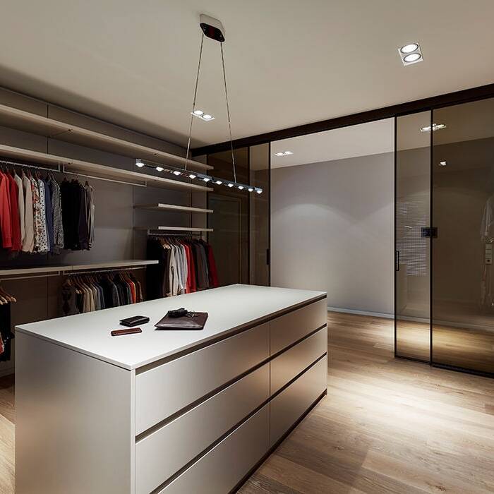 2047_M18_HE_10_700pixel