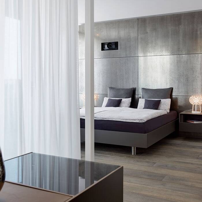 2049_M04_HE_15_700pixel