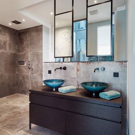 2049_M10_HE_WEB_10_700pixel