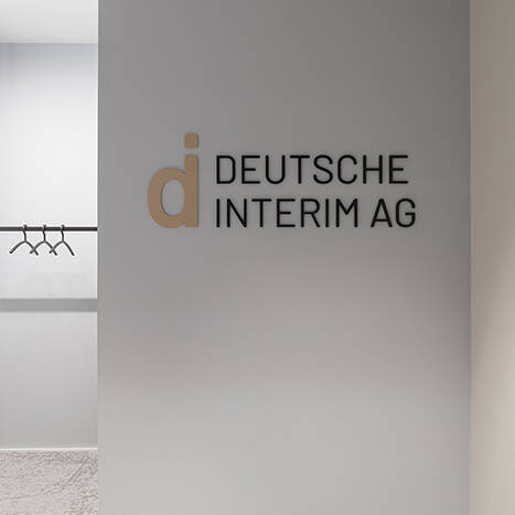 220317_dt_interim_office_1738_n_10_700pixel