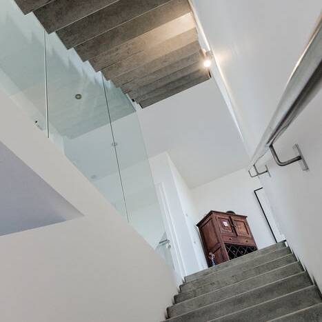 22-Haus-Lejsek-Innen-Treppeabstrakt01_10_700pixel