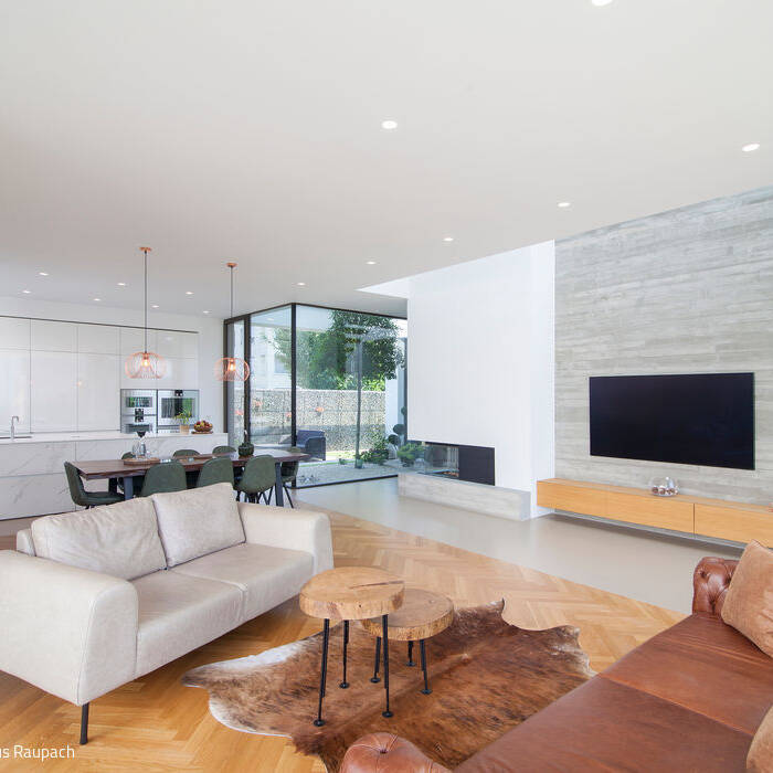 2474_310_-Villa-Y_Wohnzimmer-Erdgeschoss-mit-Blick-auf-den-Patio_300dpi_25_700pixel