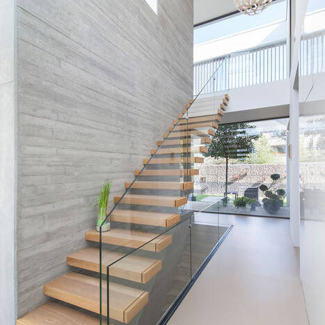 2539_310_Villa-Y_Raumteiler-mit-Kragarmtreppe-im-Erdgeschoss_300dpi_10_700pixel