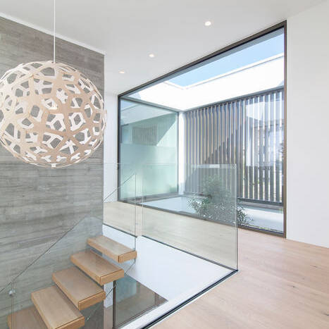 2560_310_Villa-Y_Flubereich-Obergeschoss-mit-Blick-zum-Patio_300dpi_10_700pixel