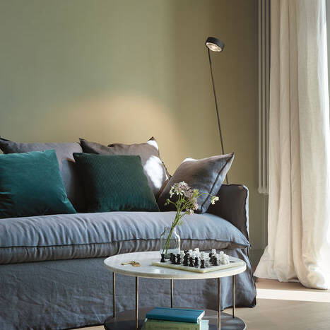 26_stilwerkhotels_heimhude_zimmer17_sofa_gervasoni_leuchte_occhio_tisch_wittmann_-c-_stilwerk_t-baermann_10_700pixel