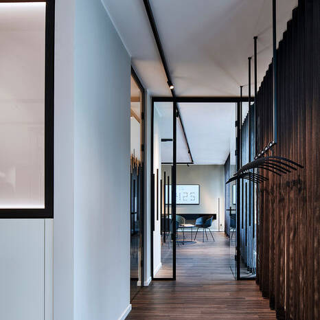 2_10_700pixelZS71Y4IMBhiIg