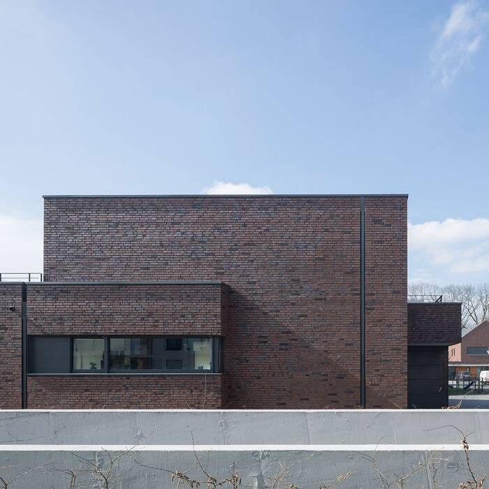 2_15_700pixelq5K6mVNPp00FV