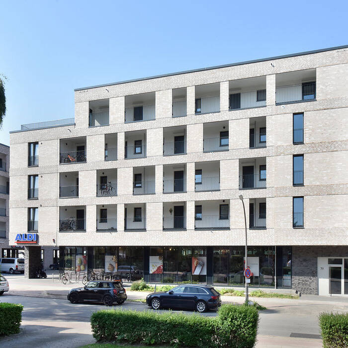 2_MKU7954_15_700pixel