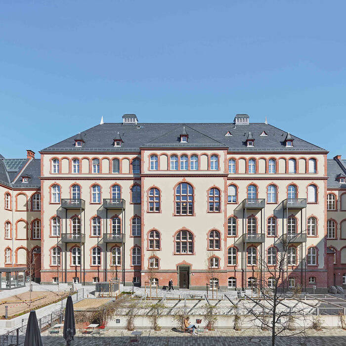 3036_230405_42_15_700pixel