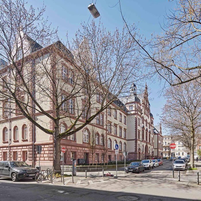 3036_230405_52_15_700pixel