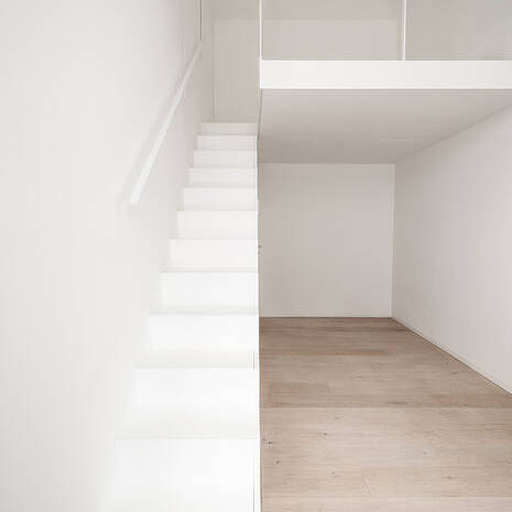 34a_Strandhaus_Innen_Atelier_Treppe-frontal_10_700pixel
