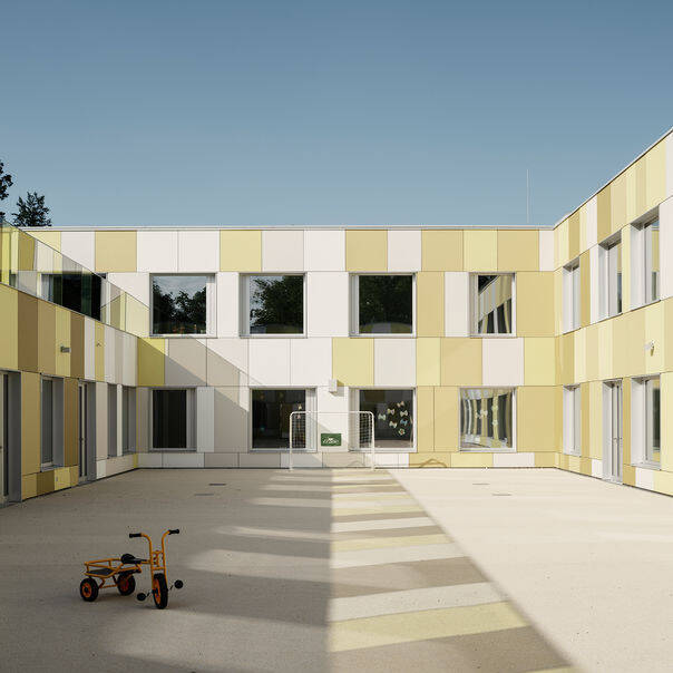 4_15_700pixelzYZKirH6DQU2b