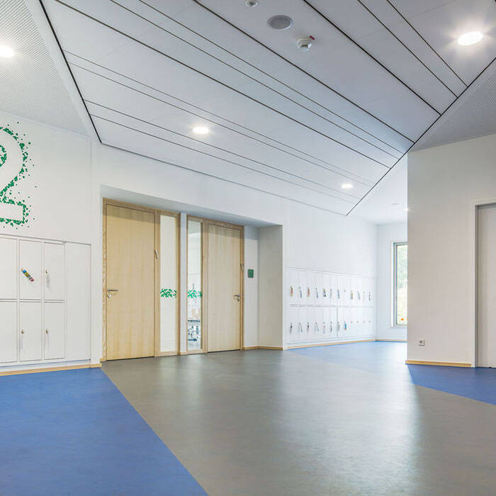 9878-8188_10_700pixel