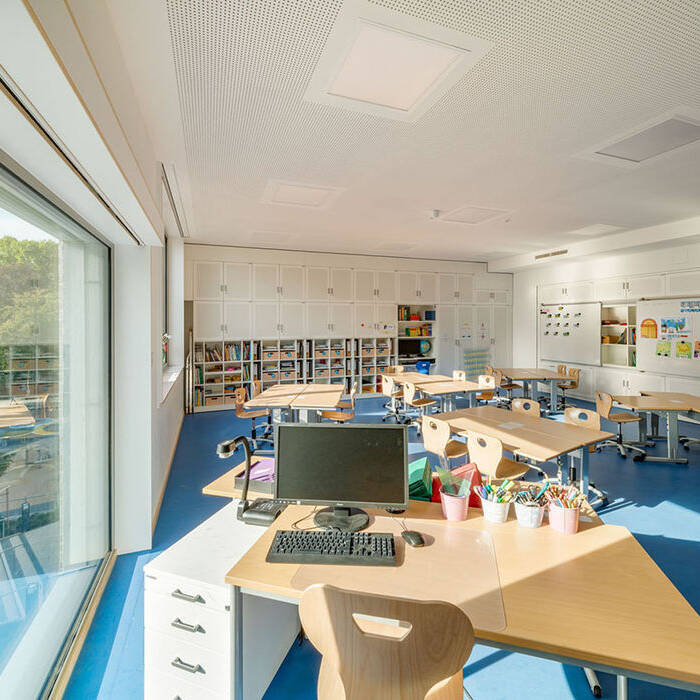 9878-8218_10_700pixel